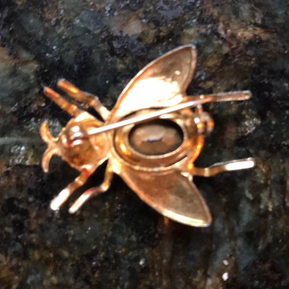BEE.. pin🌺 - Picture 3 of 3